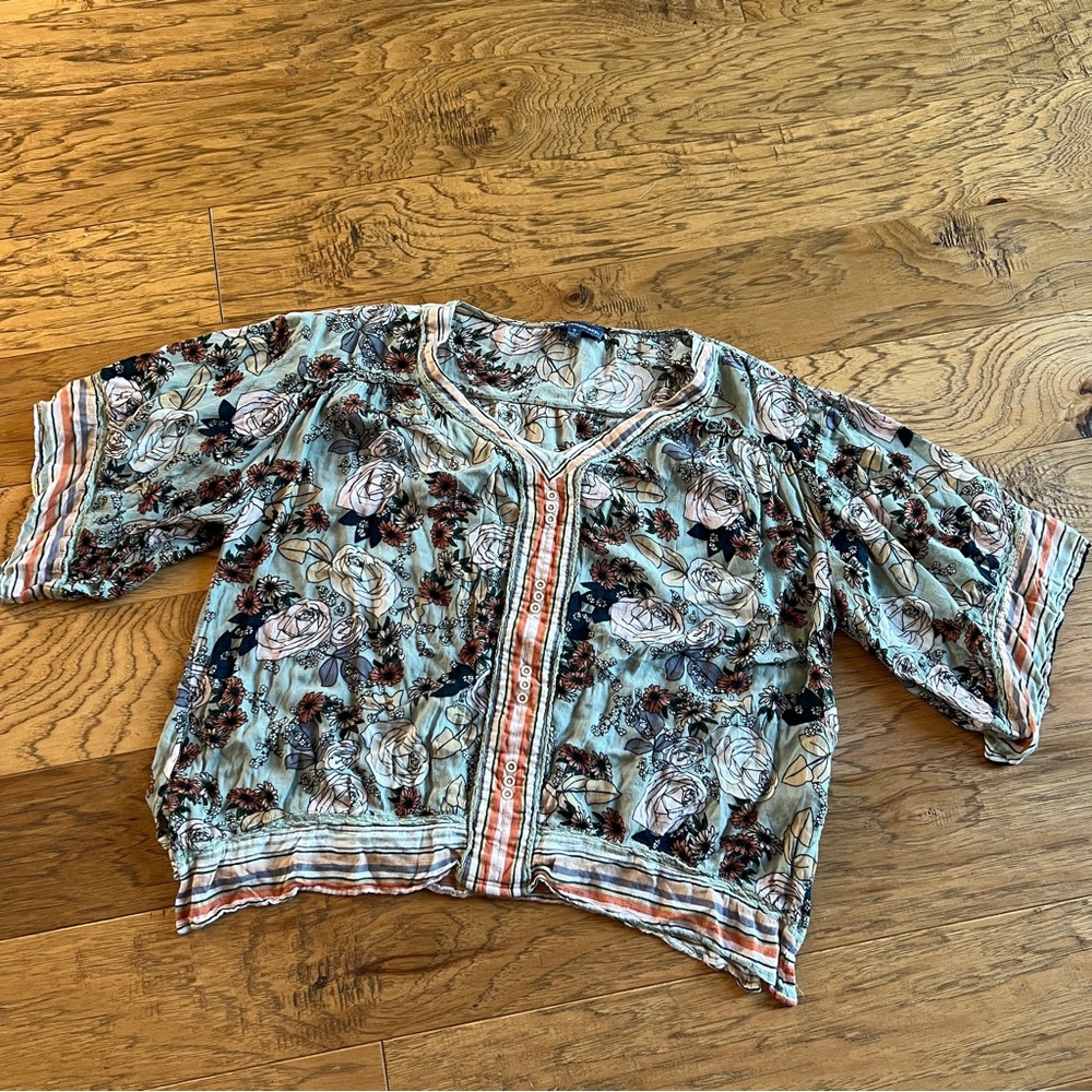 Democracy Floral Shirt Women’s Small